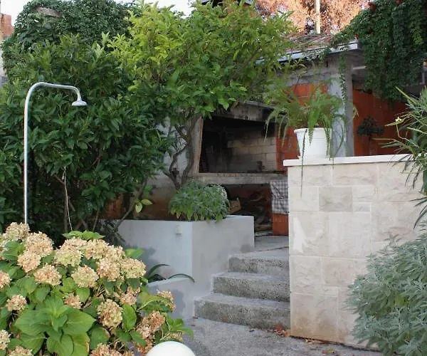 Apartament With Parking Space Postira, Brac - 5617 Postira
