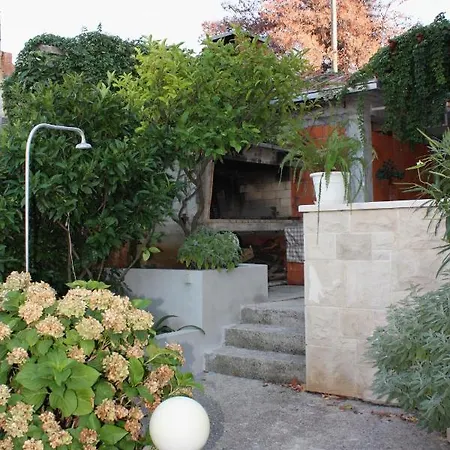 Apartment With A Parking Space Postira, Brac - 5617 Postira